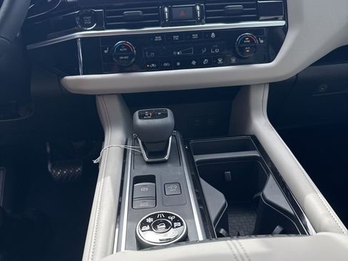 New 2025 Nissan Pathfinder SL image 36