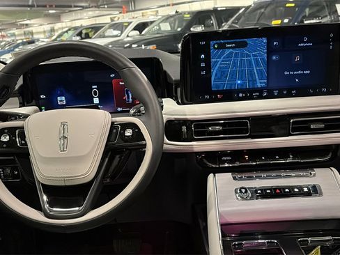 Used 2025 Lincoln Aviator Reserve w/ Illumination Package image 26