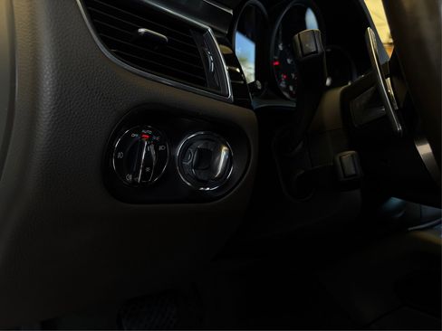 Used 2018 Porsche Macan w/ Premium Package Plus image 19