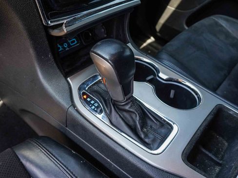 Used 2020 Jeep Grand Cherokee Altitude AWD/4WD image 22