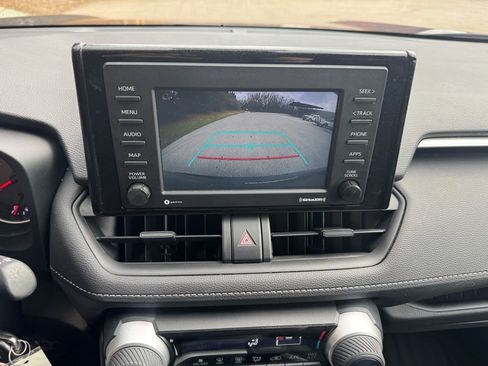 Used 2021 Toyota RAV4 LE image 25