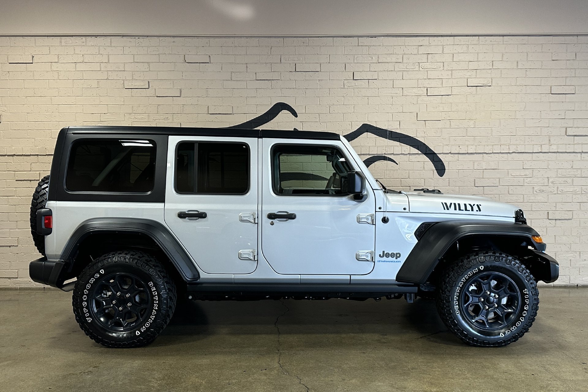 Used 2023 Jeep Wrangler Unlimited AWD/4WD image 3