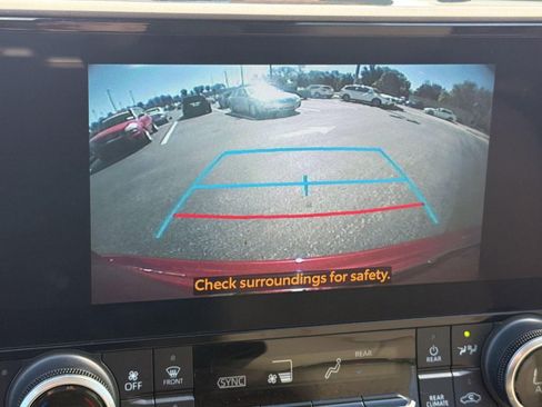 Used 2024 Toyota Highlander XLE image 21