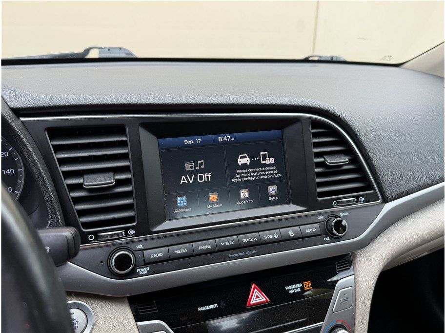 Used 2017 Hyundai Elantra Limited FWD image 19