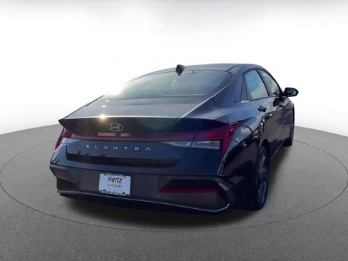 Used 2025 Hyundai Elantra SEL image 15