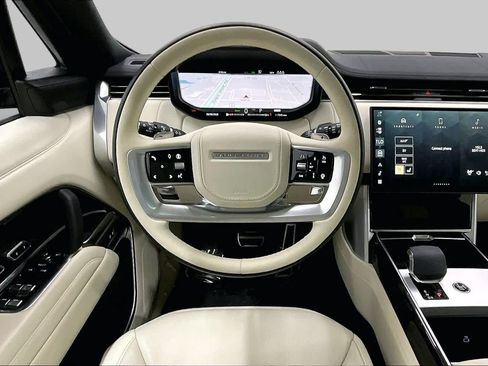 Used 2025 Land Rover Range Rover SE AWD/4WD image 6