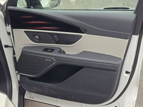 Used 2025 Lincoln Nautilus Premier w/ Equipment Group 102A image 5