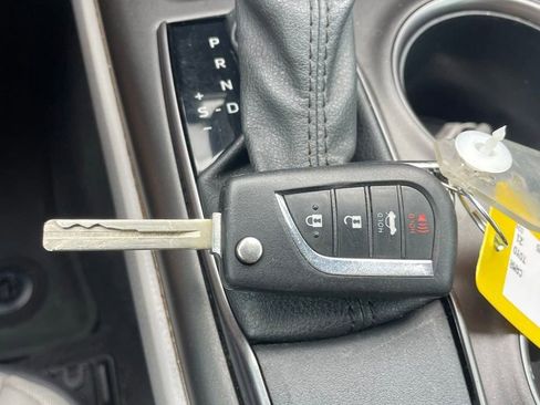 Used 2021 Toyota Camry SE w/ Carpet Mat Package (TMS) image 11