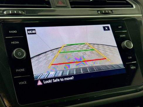 Certified 2024 Volkswagen Tiguan SE image 17