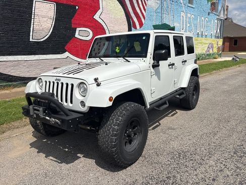 Used 2017 Jeep Wrangler Unlimited Rubicon w/ Connectivity Group AWD/4WD image 50