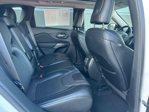 Used 2022 Jeep Cherokee Limited AWD/4WD image 10