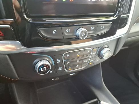 Used 2021 Chevrolet Traverse LT w/ LT Premium Package FWD image 23