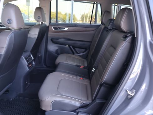 Used 2025 Volkswagen Atlas SEL AWD/4WD image 17