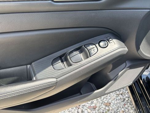Used 2025 Nissan Altima 2.5 SV FWD image 18