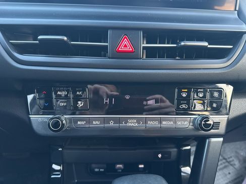 Used 2024 Kia Seltos EX image 18