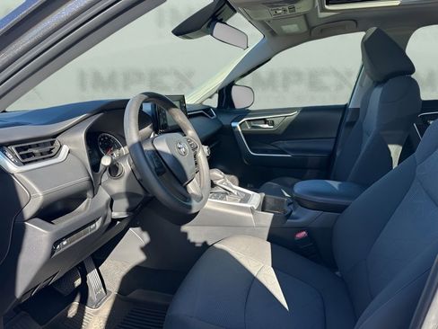 Used 2022 Toyota RAV4 XLE image 9