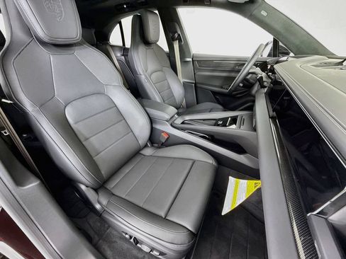 Certified 2025 Porsche Macan Turbo Electric AWD/4WD image 30