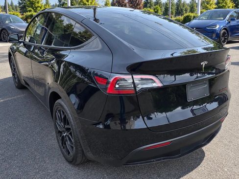Used 2022 Tesla Model Y Long Range AWD/4WD image 7