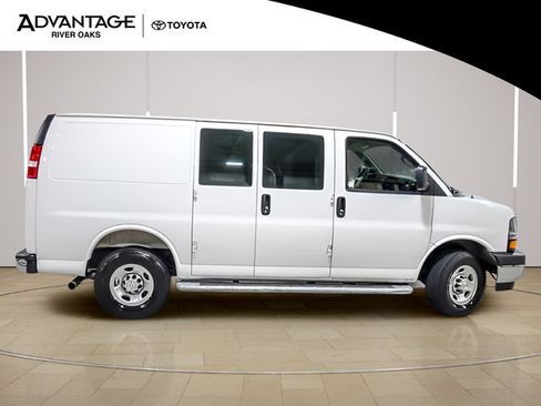 Used 2025 Chevrolet Express 2500 w/ Driver Convenience Package RWD image 9