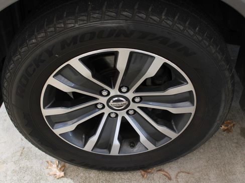 Used 2018 Nissan Armada SL w/ Moonroof Package image 27