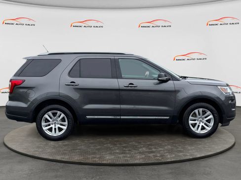 Used 2018 Ford Explorer XLT w/ Equipment Group 201A AWD/4WD image 6
