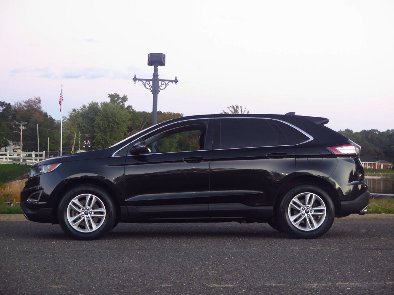 Used 2015 Ford Edge SEL w/ Equipment Group 201A AWD/4WD image 2
