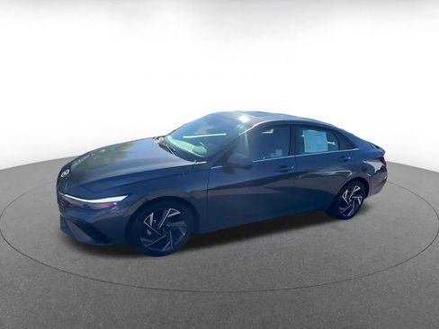 Used 2025 Hyundai Elantra SEL image 8