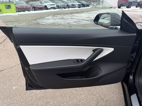 Used 2019 Tesla Model 3 Performance image 10