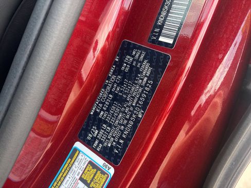 Used 2026 Kia Carnival FWD image 31