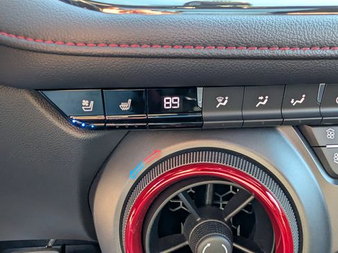 Used 2021 Chevrolet Blazer RS w/ Enhanced Convenience Package image 19