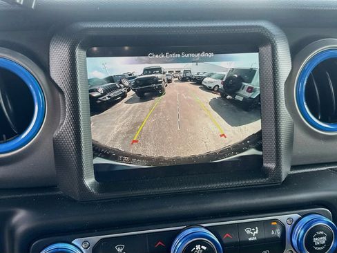 Used 2023 Jeep Wrangler Unlimited Rubicon 4xe AWD/4WD image 15