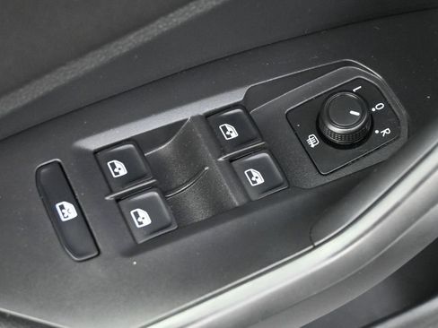 Used 2019 Volkswagen Jetta SEL Premium FWD image 4