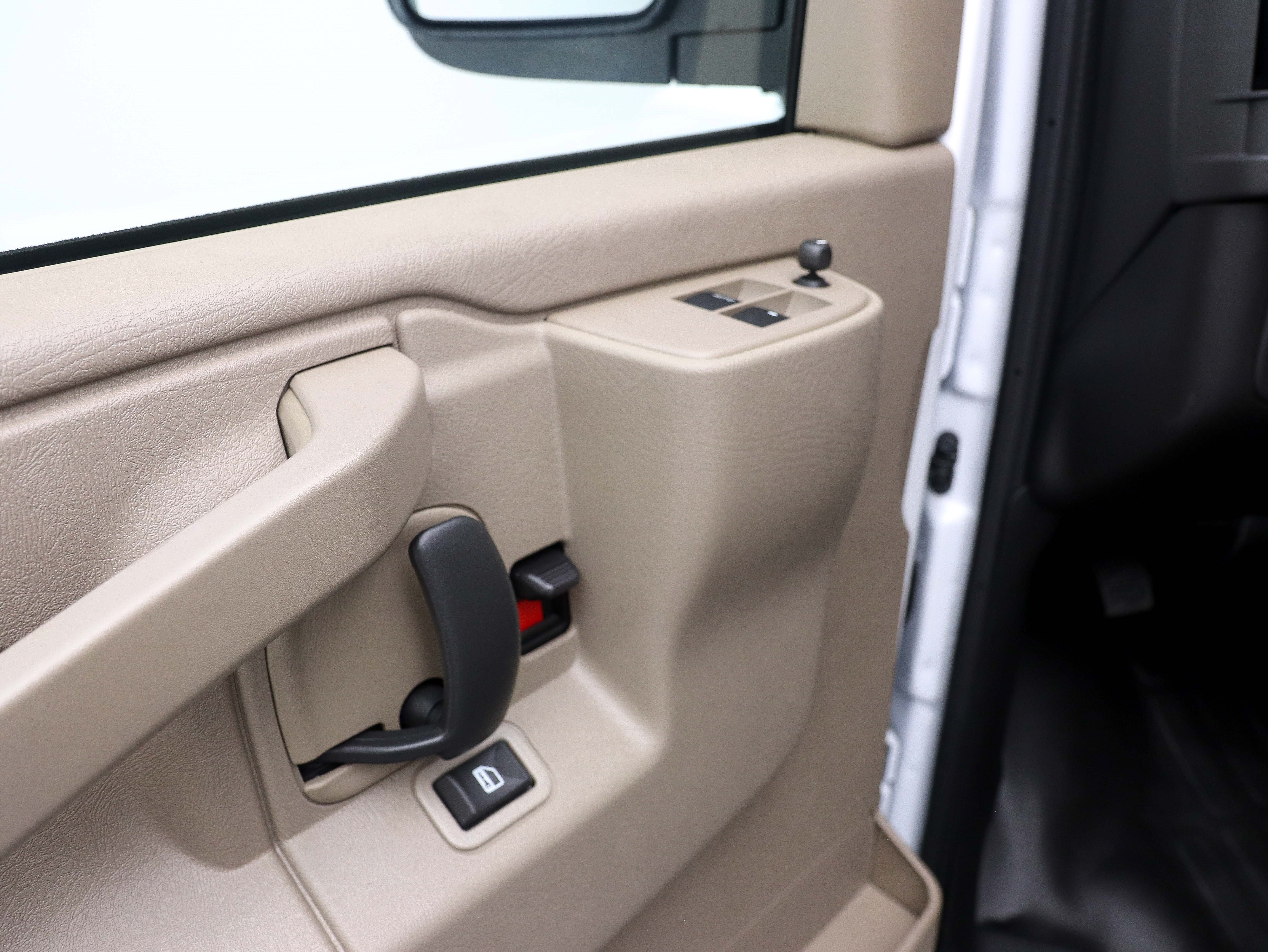 Used 2026 Chevrolet Express 3500 w/ Driver Convenience Package RWD image 19