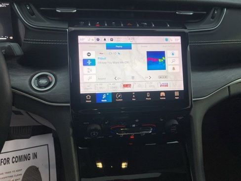 Certified 2022 Jeep Grand Cherokee Limited image 17