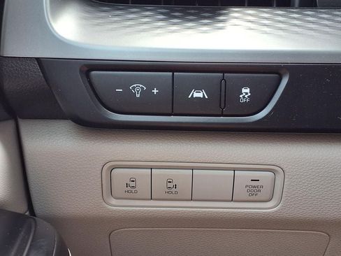 Used 2022 Kia Carnival LX FWD image 24