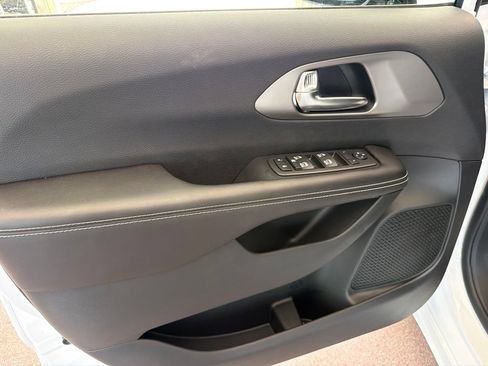 New 2027 Chrysler Pacifica LX FWD image 5