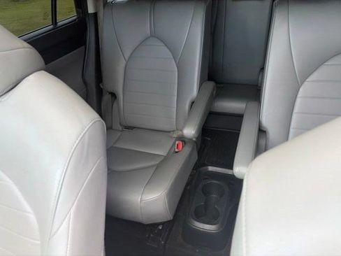 Used 2020 Toyota Highlander XLE AWD/4WD image 32