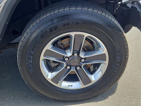 Used 2019 Jeep Wrangler Unlimited Sahara AWD/4WD image 10