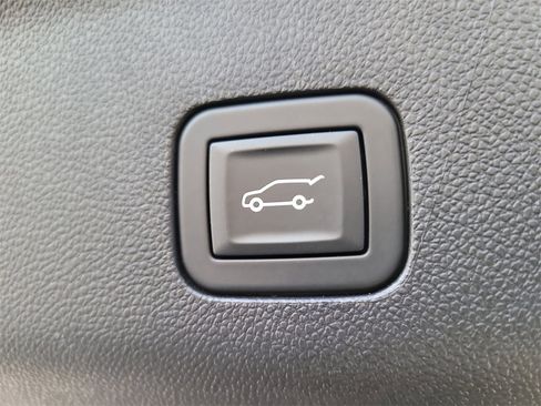 Used 2025 Cadillac Escalade ESV Sport Platinum image 7