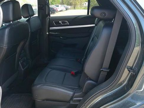 Used 2016 Ford Explorer XLT w/ Equipment Group 202A AWD/4WD image 9