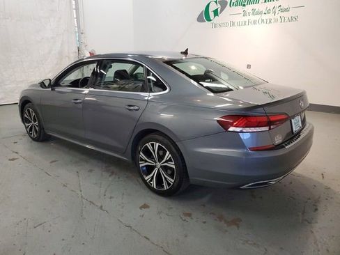 Used 2022 Volkswagen Passat 2.0T SE image 4