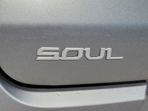 Used 2025 Kia Soul LX w/ LX Technology Package FWD image 11