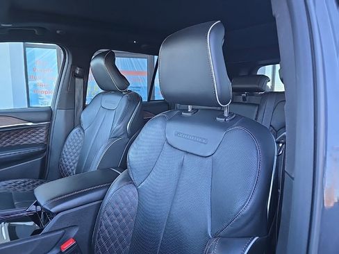 Used 2025 Jeep Grand Cherokee Summit AWD/4WD image 33