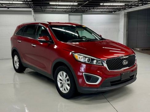 Used 2017 Kia Sorento LX image 6