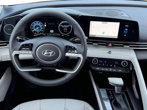 New 2025 Hyundai Elantra Limited FWD image 17