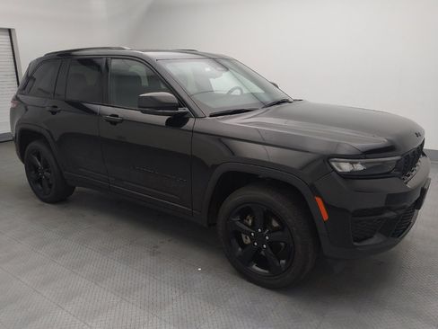 Used 2023 Jeep Grand Cherokee Altitude AWD/4WD image 11