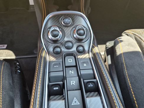 Used 2018 McLaren 570S Spider RWD image 27