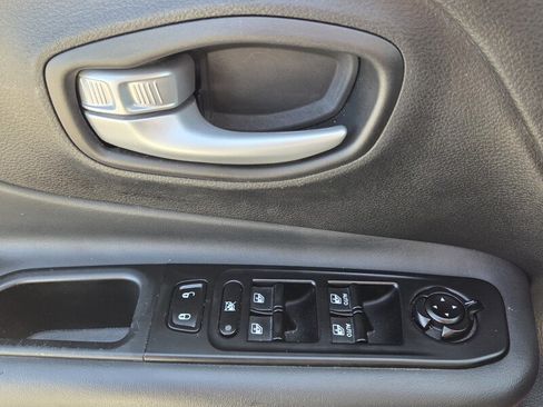 Certified 2023 Jeep Renegade Trailhawk AWD/4WD image 22