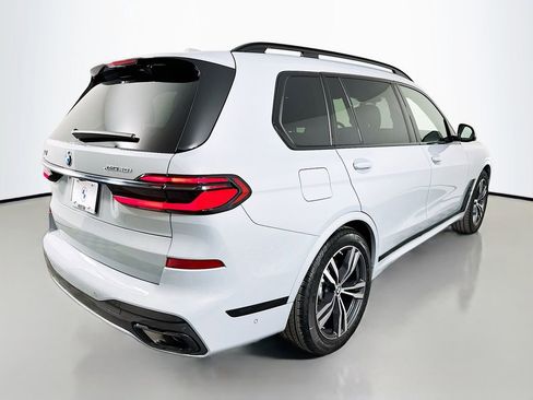 Used 2025 BMW X7 xDrive40i w/ M Sport Package image 5