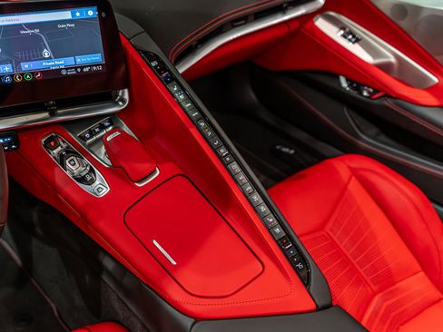 Used 2021 Chevrolet Corvette Stingray Premium Conv w/ Z51 Performance Package image 19